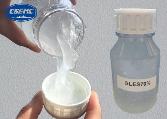 China Kosmetisches Natriumlauryläther-Sulfat-Tensid-Mittel 68585-34-2 SLES AES 70 REICHWEITE usine